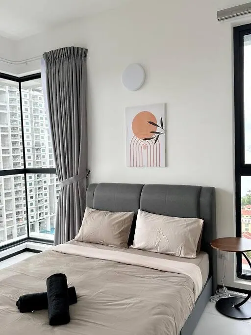 Urban Georgetown 9Pax 4Queenbed 3Bedroom 2Bath 2Carparks Jelutong 0*,