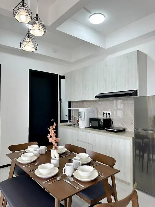 Urban Georgetown 9Pax 4Queenbed 3Bedroom 2Bath 2Carparks Jelutong