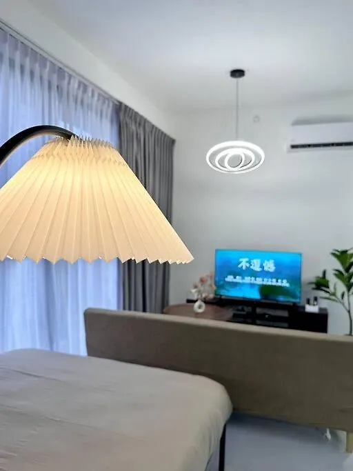Urban Georgetown 9Pax 4Queenbed 3Bedroom 2Bath 2Carparks Jelutong 0*,  Malesia